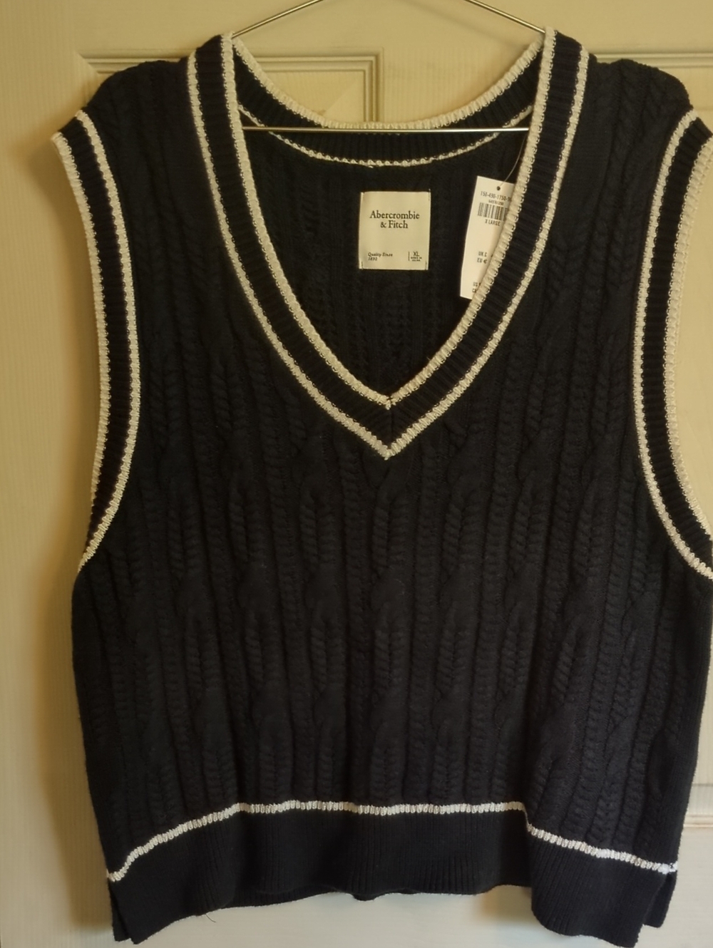 NWT Abercrombie Fitch Blk/Wht Cable Sweater Vest XL